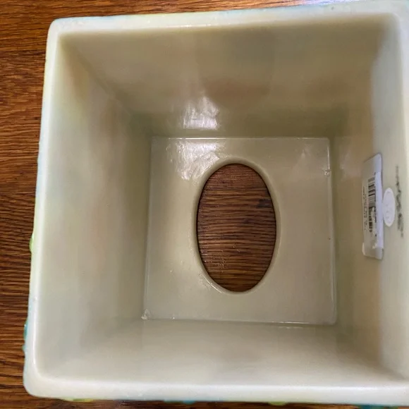 Underwater/ Fish themed tissue holder - Picture 3 of 7